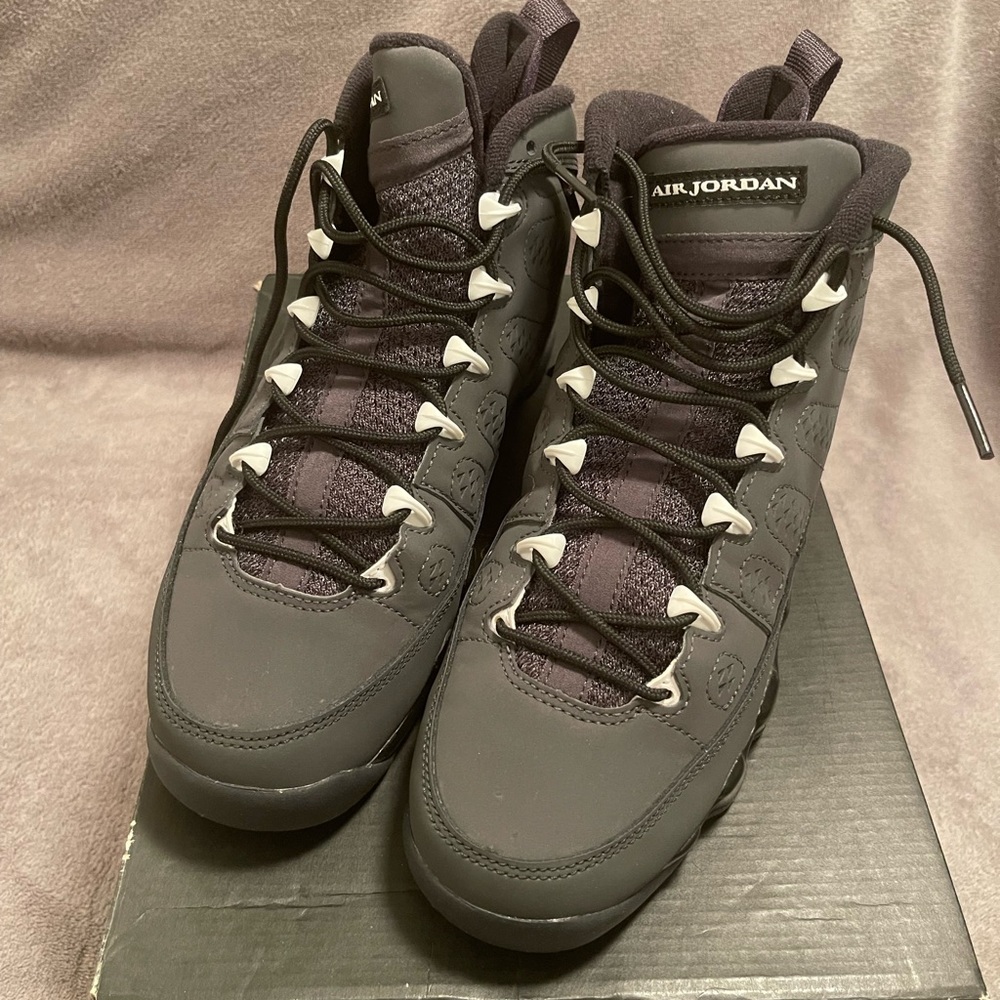 Jordan 9 - Picture 2 of 3
